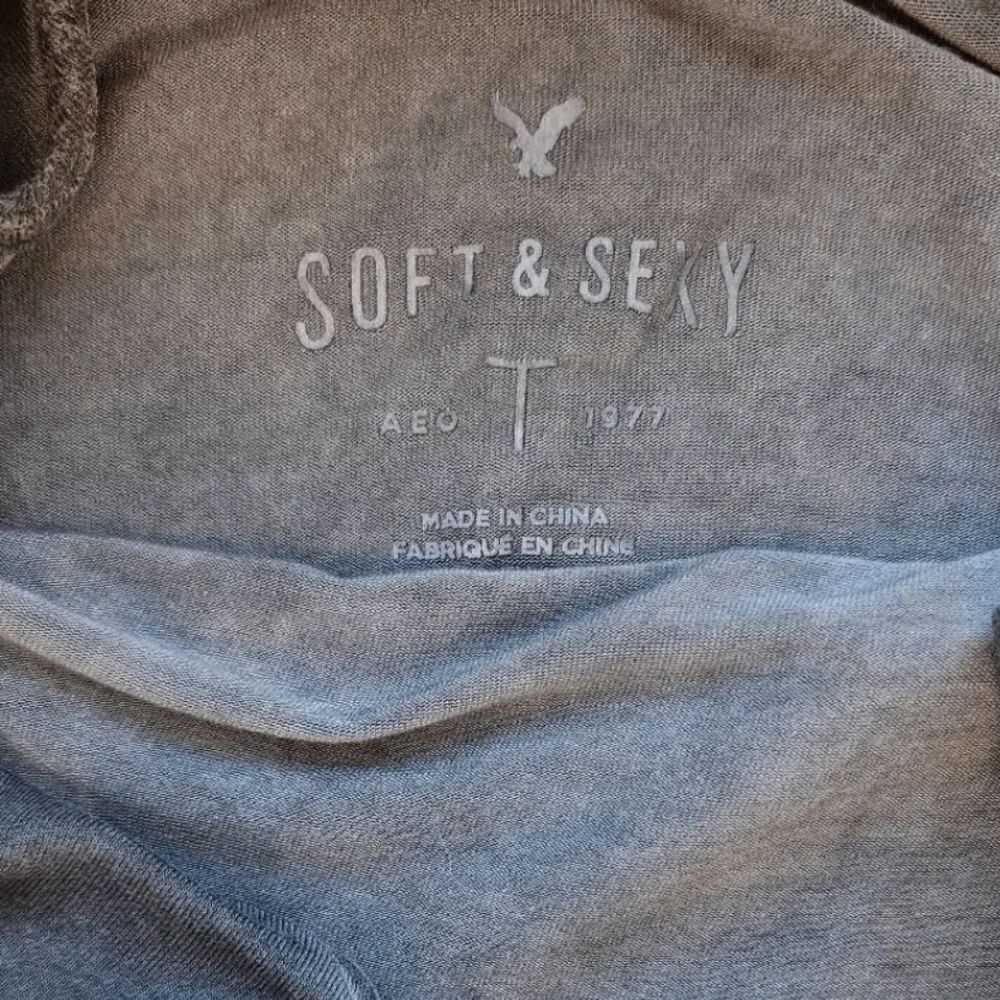 Soft & Sexy AEO T 1977. Viscose long sleeve shirt by American Eagle Outfitters. - Picture 3 of 16